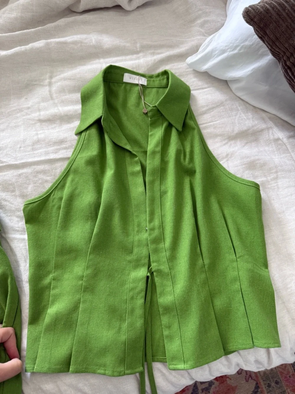 Meshki Green Collared Sleeveless Top and Shorts - Picture 2 of 8